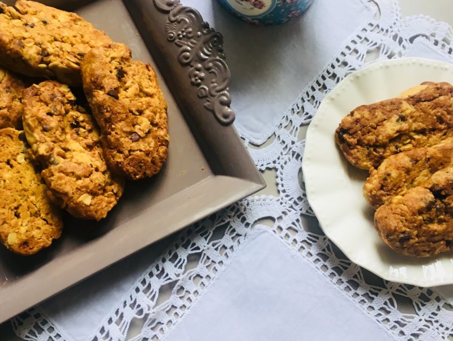 Biscotti proteici con crema di arachidi