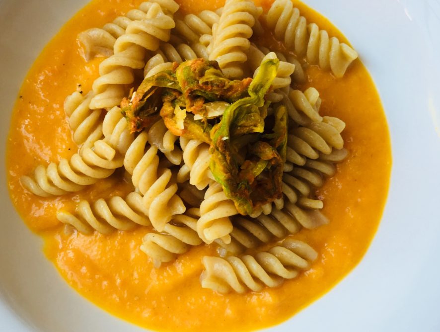 Fusilli con crema di zucca e carote