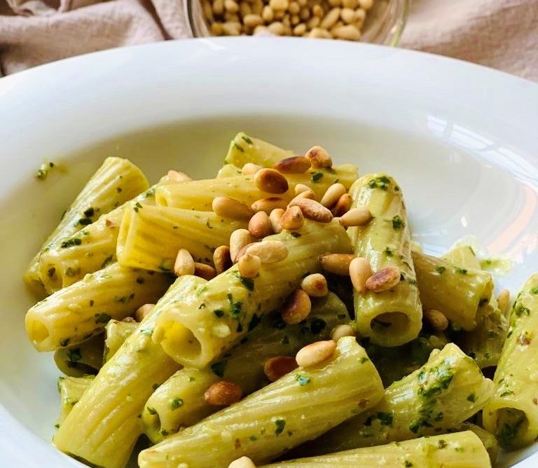 Pasta con pesto alla genevose