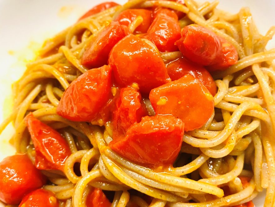 Spaghetti pomodorini, curcuma e zenzero