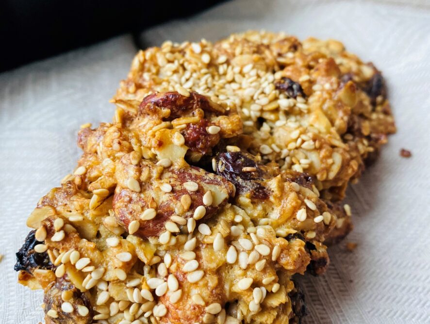 Biscotti avena, semi di sesamo e uvetta