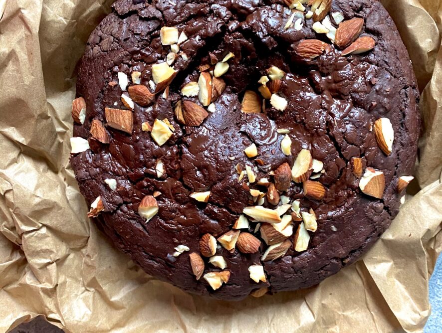 Torta vegan al cioccolato e mandorle