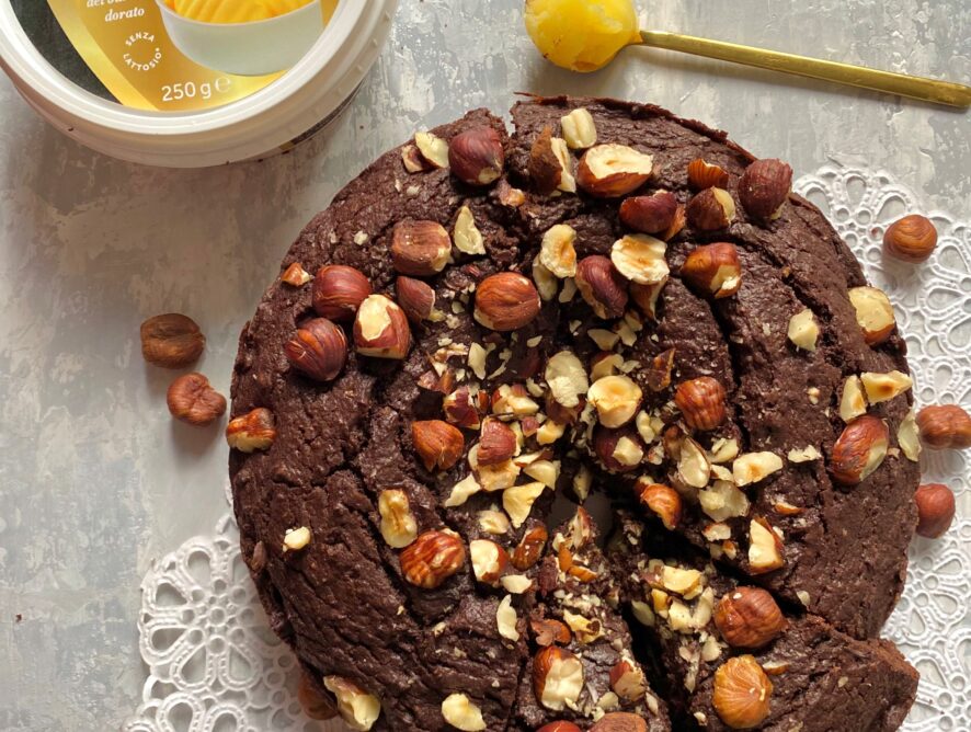 Torta al cioccolato e nocciole senza burro e senza glutine