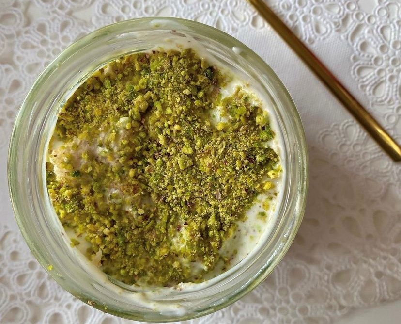 Semifreddo yogurt e pistacchio senza cottura senza zucchero