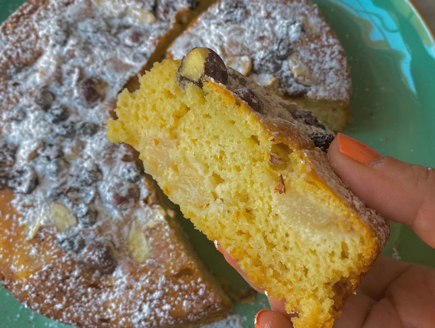 Torta pesche e nocciole