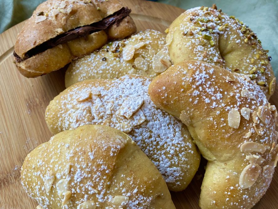 Brioche semintegrali al miele senza lattosio